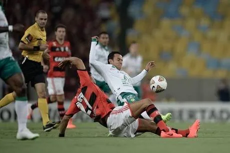 Rio de Janeiro, Rio de Janeiro, Brasil, 09 de Abril de 2014 – TACA LIBERTADORES DAS AMERICAS – FLAMENGO X LEON – Andre Santos durante a partida valida pela 6a rodada do grupo 7 da Libertadores, no Maracana. Foto: Jorge Rodrigues/Eleven. Jorge Rodrigues/Eleven