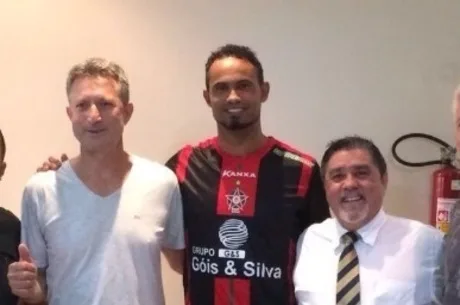 Goleiro Bruno é contratado por dois anos pelo Boa Esporte