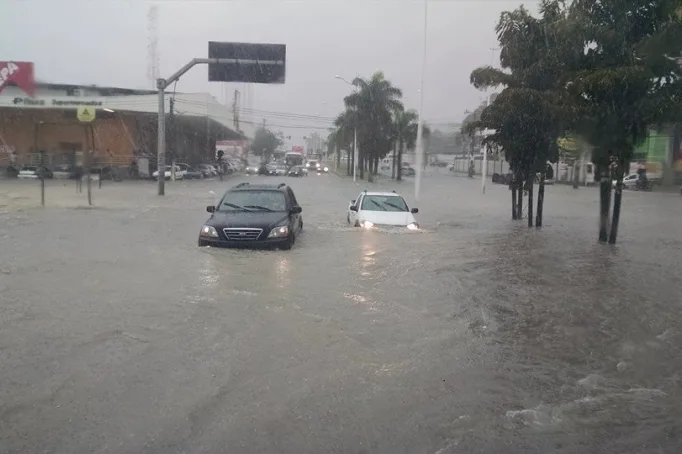 Chuva provoca alagamentos e causa estragos em municípios capixabas