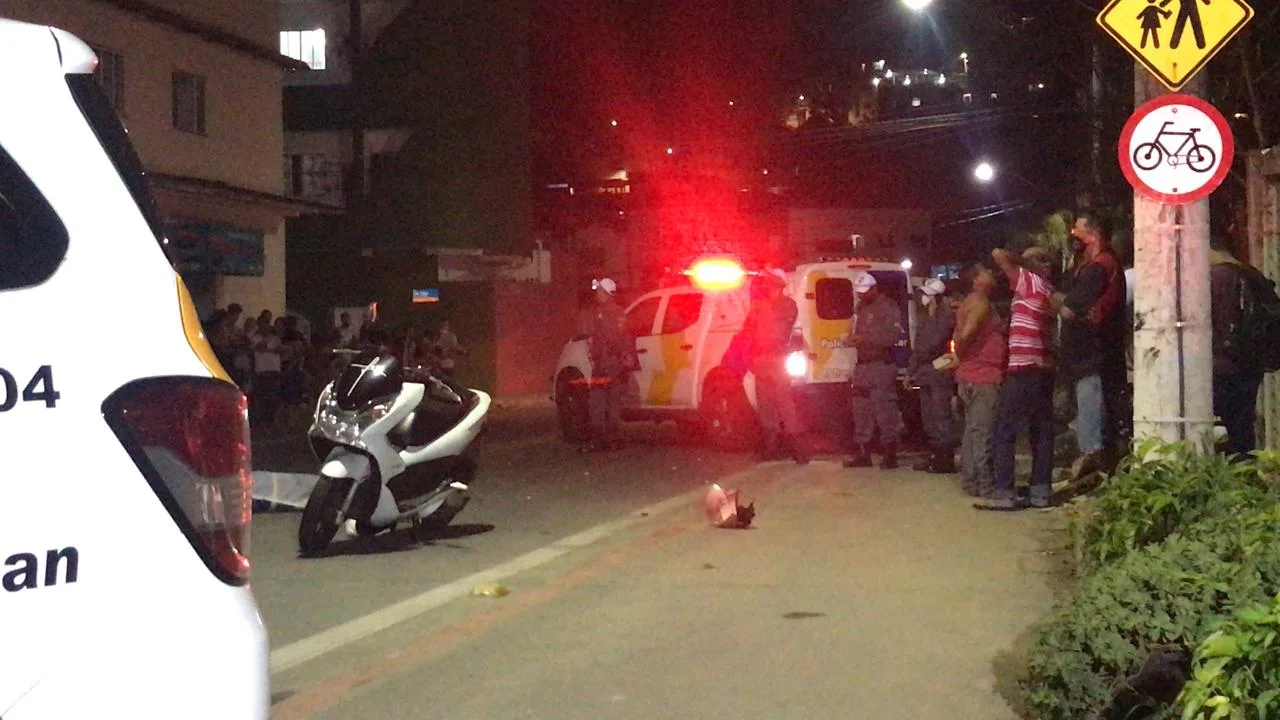 Mulher morre em acidente de moto no bairro Redenção, em Vitória