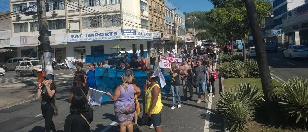 Manifestação de professores complica o trânsito em Vitória. Acompanhe em tempo real!