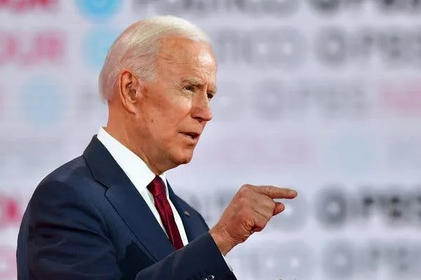 Biden adianta para maio meta de ter vacina contra covid-19 para todos os adultos