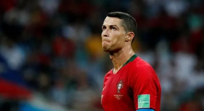 Fifa nega que árbitro tenha pedido camisa de Cristiano Ronaldo