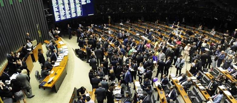 Dilma tem vitórias no Congresso e já economiza R$ 60 bilhões