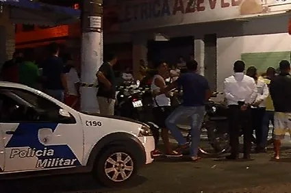 Rapaz é assassinado a tiros no meio da rua em Vila Velha