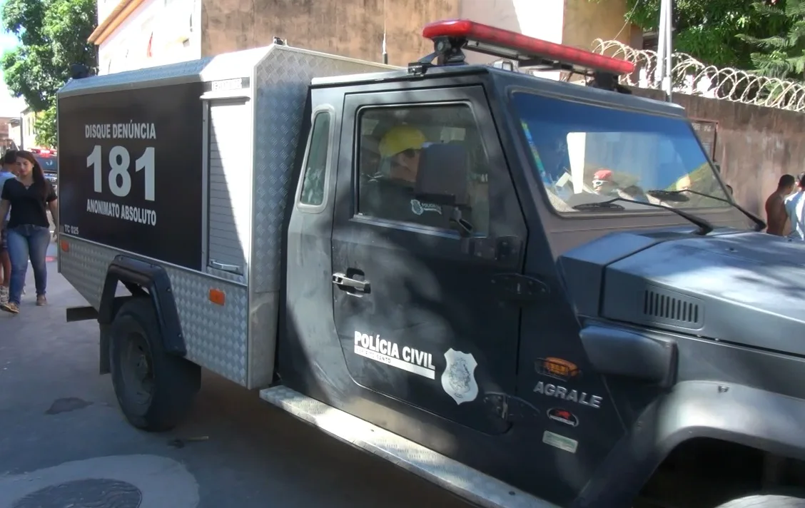 Homem mata por notebook e rouba carro para tentar fugir