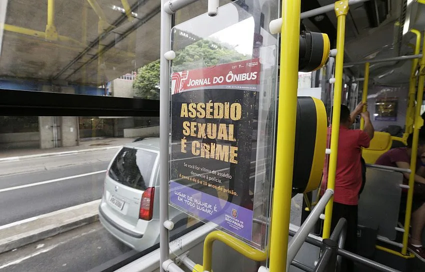 Homem é detido após ejacular sobre passageira de ônibus