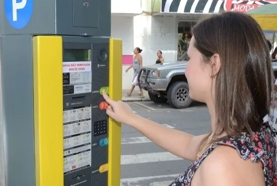 Estacionamento rotativo em Bento Ferreira começará a ser cobrado na próxima segunda