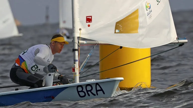 São poucas as chances de Robert Scheidt conquistar medalha nos Jogos do Rio