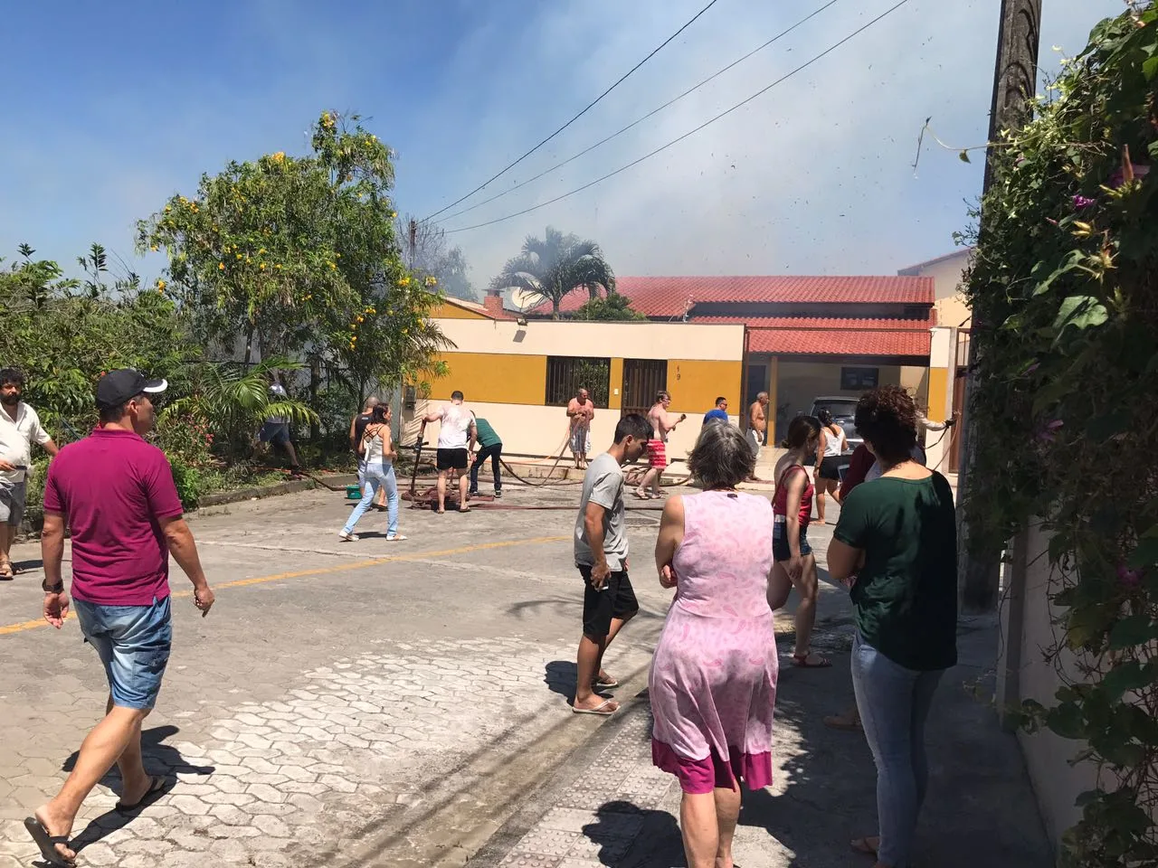 Corpo de Bombeiros é acionado para controlar incêndio em Morada de Laranjeiras