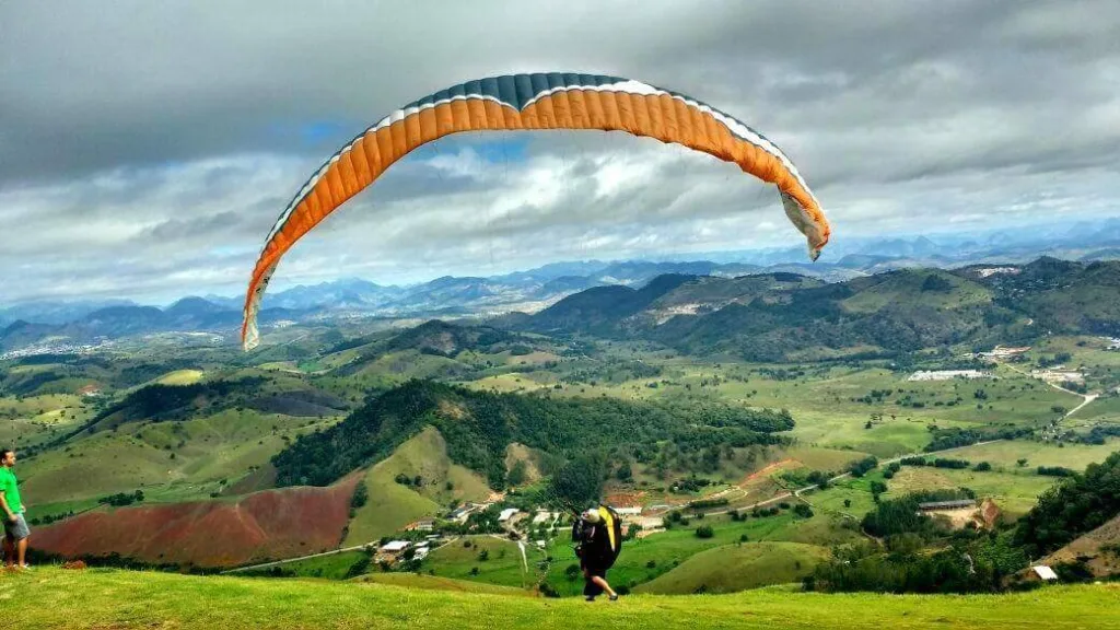 Competição de voo livre em Cachoeiro é adiada por causa da chegada de frente fria