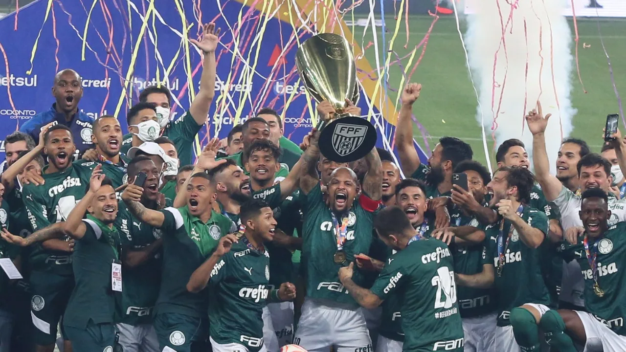 Nos pênaltis, Palmeiras vence Corinthians e volta a faturar Paulista após 12 anos