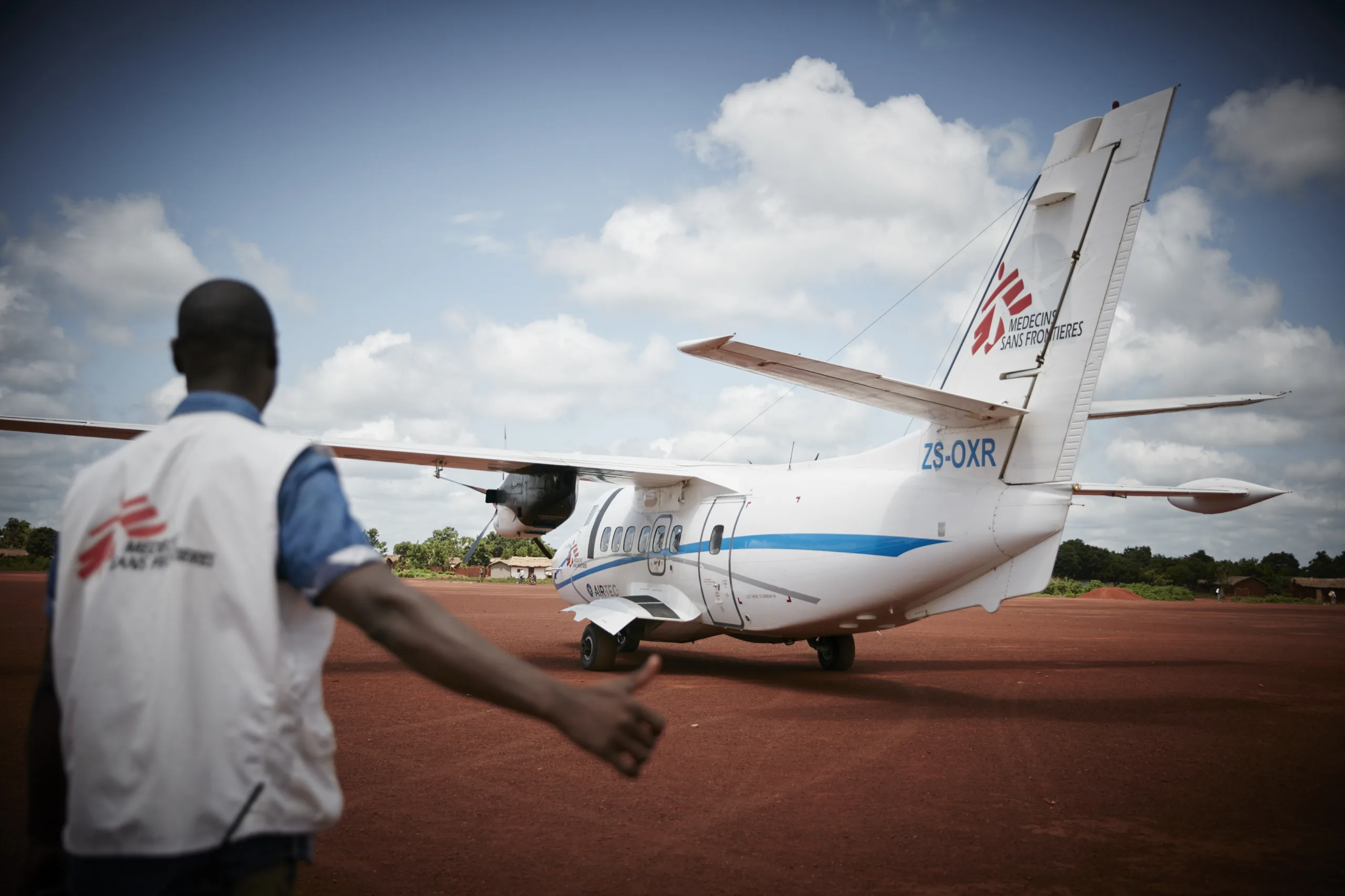 DWB staff works in paediatric hospital in Bria, malnutrition and malaria represent the majority of the taken over. Sometimes DWB charters planes for the gravest cases in the direction of the Bangui’s hospital. Les équipes médicales MSF travaillent dans l’hôpital pédiatrique de Bria, la malnutrition et le paludisme représente l’essentiel des prises en charge. MSF […]