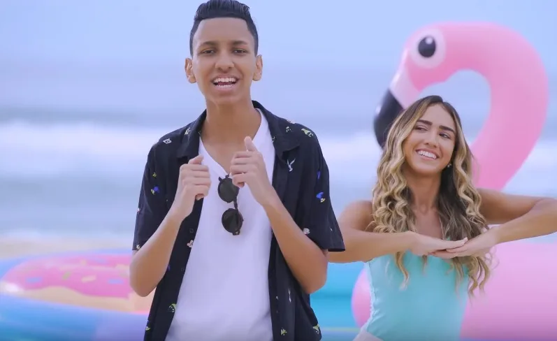 'Piscininha, Amor' ganha clip oficial com participação de famosos. Veja!