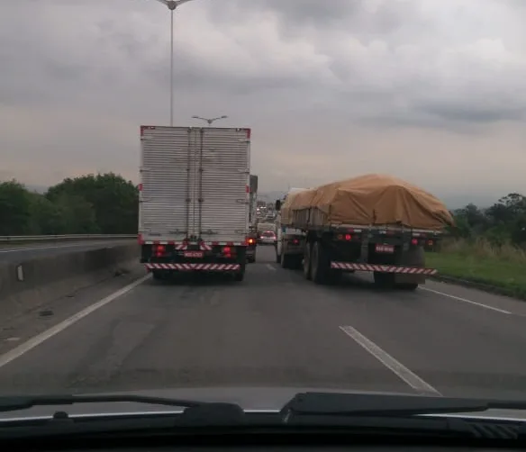 Obra em ponte deixa trânsito congestionado na Rodovia do Contorno