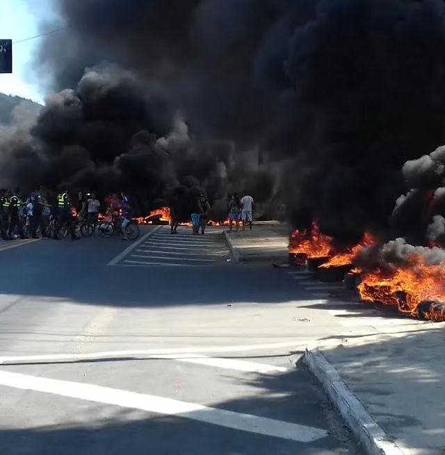 Manifestação de moradores interdita BR-101 nesta sexta-feira