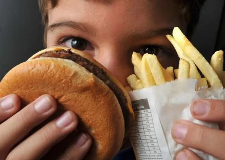 Seu filho está acima do peso? Entenda como tratar e prevenir a obesidade