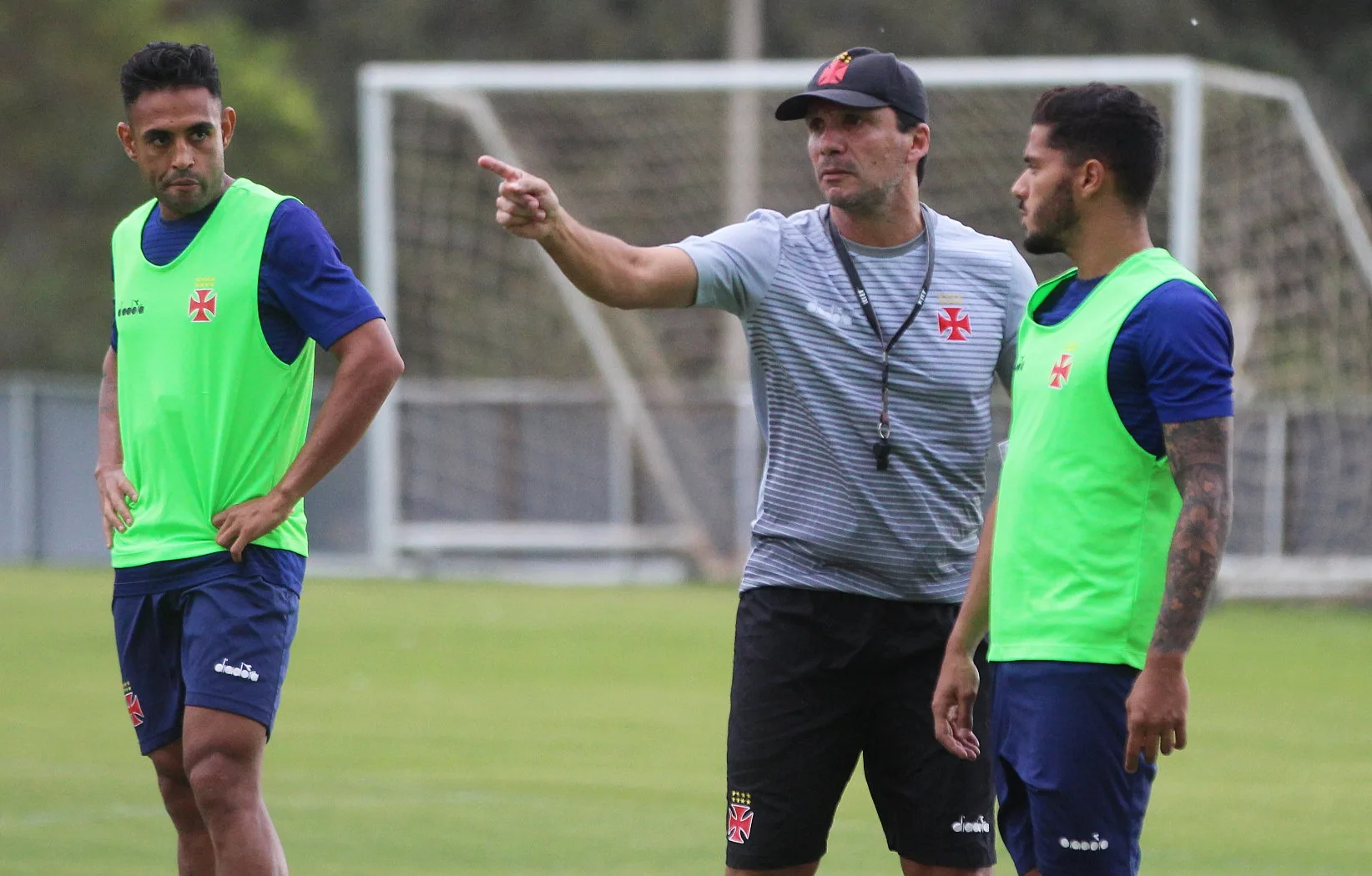 Após sofrer goleada, Vasco recebe Racing para se manter vivo na Libertadores