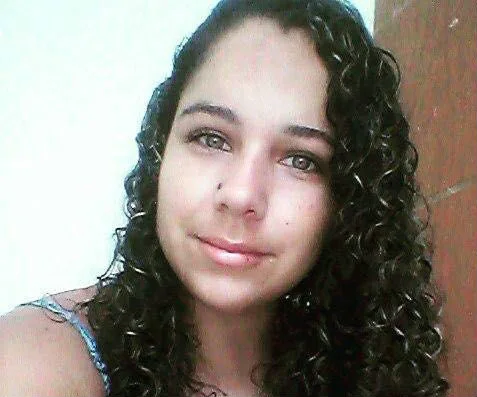 Jovem morre após ser atingida por bala perdida em Guriri