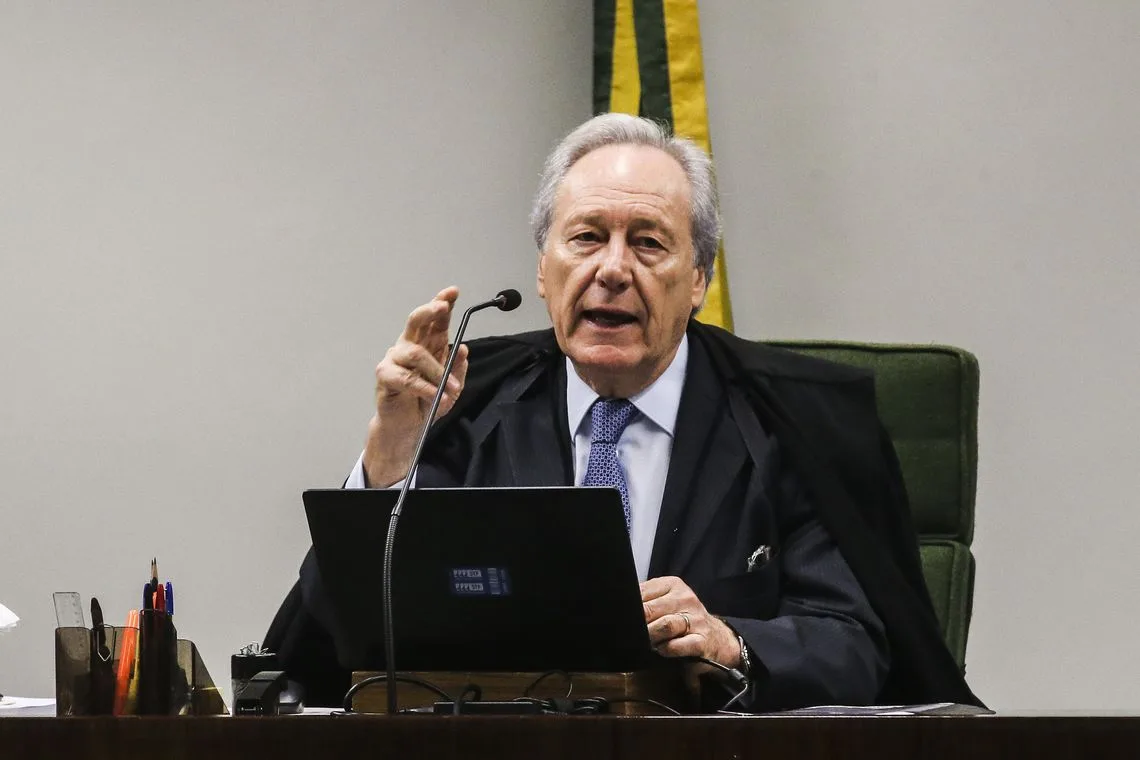 O ministro Ricardo Lewandowski durante sessão na Segunda Turma do Supremo Tribunal Federal (STF), para o julgamento de mais um pedido de liberdade para o ex-presidente Luiz Inácio Lula da Silva.