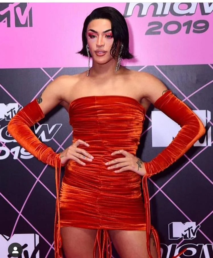 "Sexy, chique e fashion', diz estilista capixaba que vestiu Pabllo Vittar