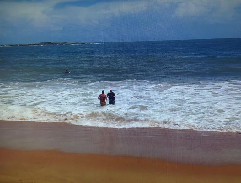 Rapaz que se afogou no mar de Itapoã, em Vila Velha, continua desaparecido