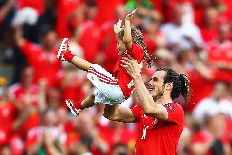 Uefa pede para galeses não levarem crianças ao campo no pós-jogo