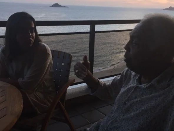 Gilberto Gil recebe Anitta em casa e elogia a cantora