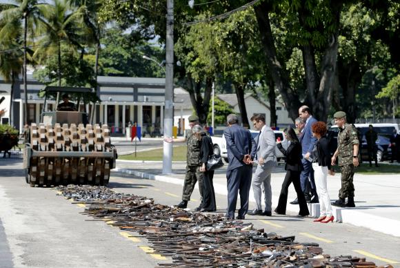 Exército e CNJ destroem cerca de 2 mil armas no Rio de Janeiro