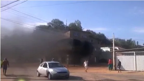 Incêndio destrói padaria em balneário de Fundão