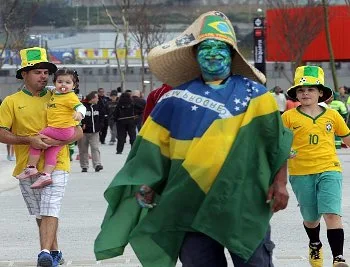 Torcida chega com tranquilidade e em festa ao Itaquerão