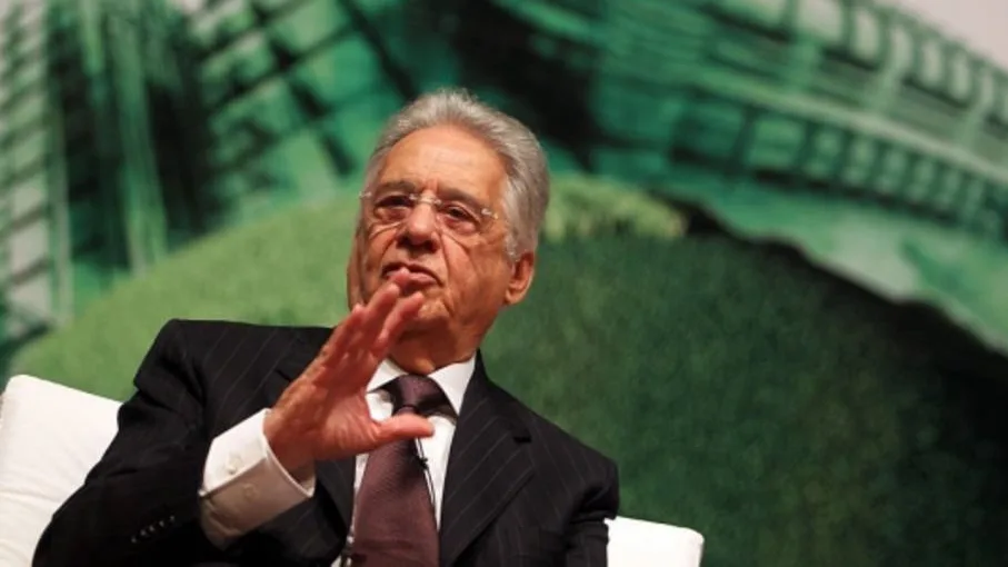 Ex-presidente Fernando Henrique Cardoso é obrigado a se retratar em livro