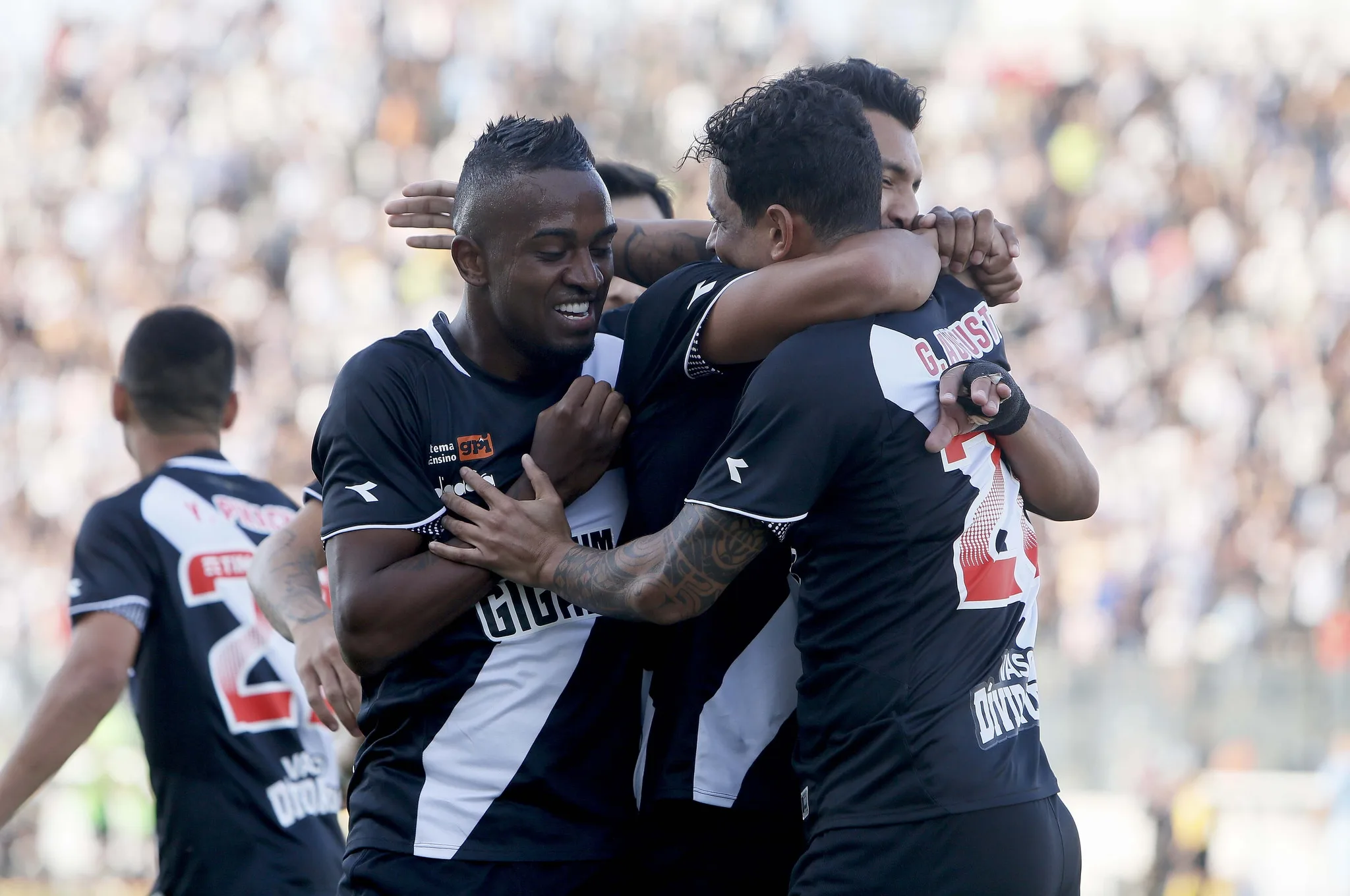 Contra o Vasco, Atlético-PR confia em retrospecto em casa para reagir