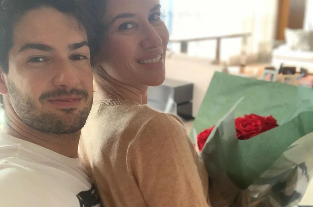 Rebeca Abravanel e Alexandre Pato pagam cirurgia de menino com doença rara