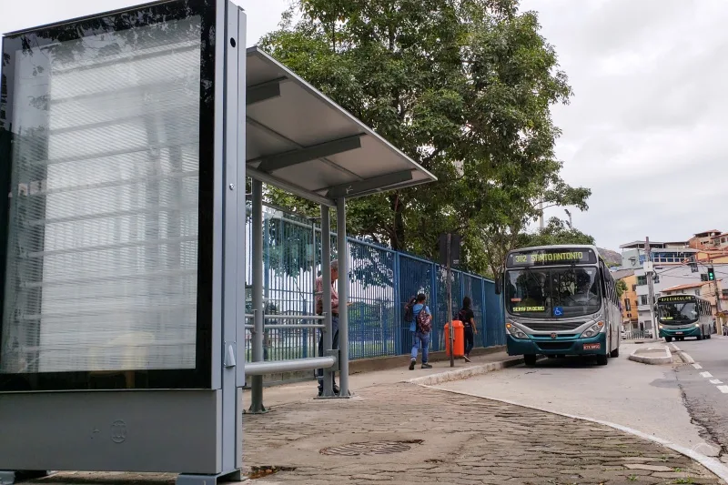 Novos abrigos dos pontos de ônibus