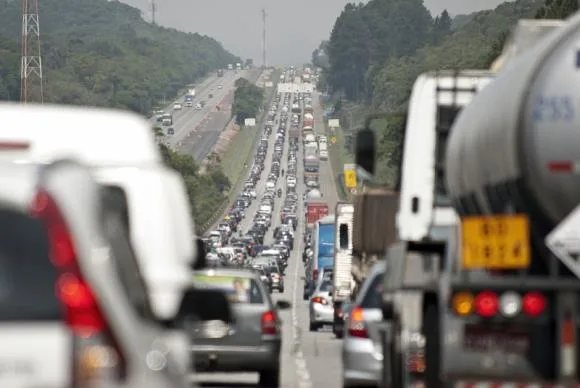 Fluxo total de veículos cai 0,7% em novembro ante outubro, mostra ABCR