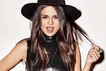 Selena Gomez ri de piada sobre Justin Bieber e The Weeknd