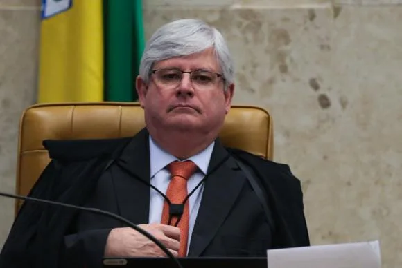 Mais bem votado para lista tríplice, Dino é visto como mais próximo a Janot