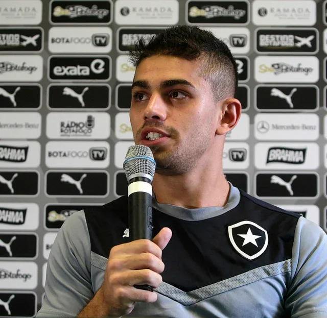 Gegê celebra gol e vitória do Botafogo no clássico: 'Representa muita coisa'