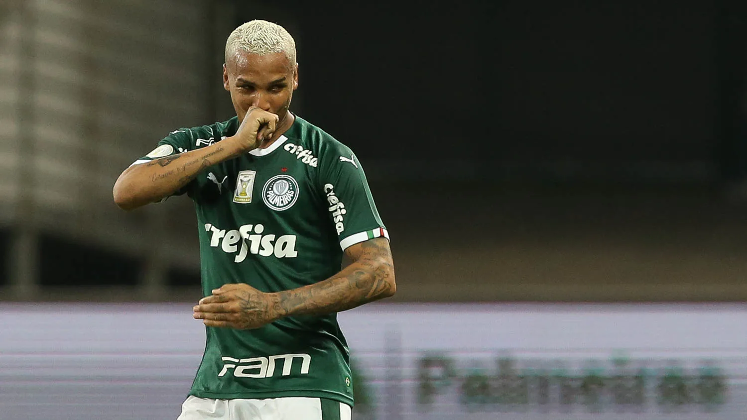 O jogador Deyverson, da SE Palmeiras, comemora seu gol contra a equipe do Avaí FC, durante partida valida pela nona rodada, do Campeonato Brasileiro, Série A, na Arena Allianz Parque.