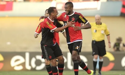 Flamengo vence, respira e manda Goiás para zona de rebaixamento do Brasileirão