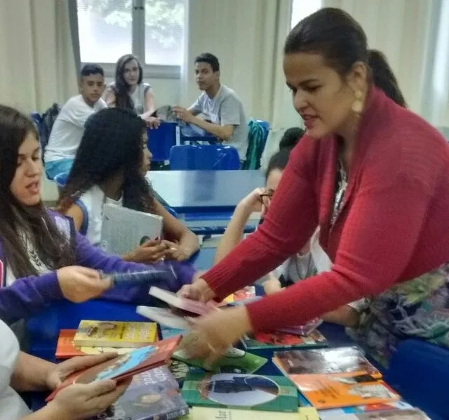 Bibliotecas das escolas municipais de Cachoeiro recebem novos livros