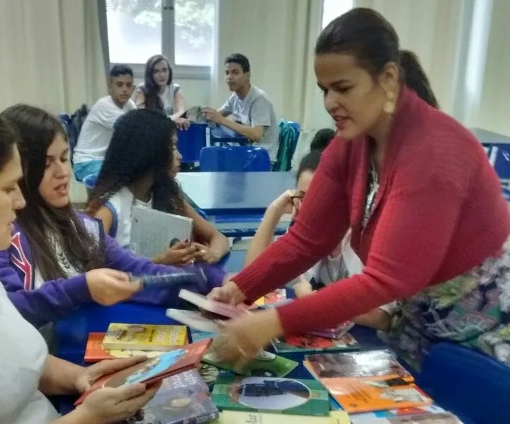 Bibliotecas das escolas municipais de Cachoeiro recebem novos livros