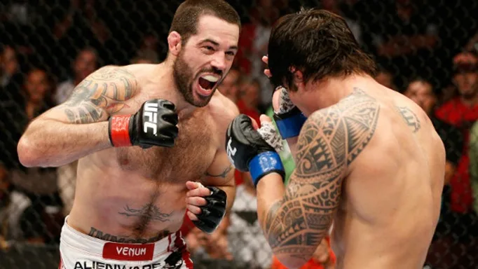 "Deixei a cara para Erick Silva bater para proteger meu fígado", diz Matt Brown