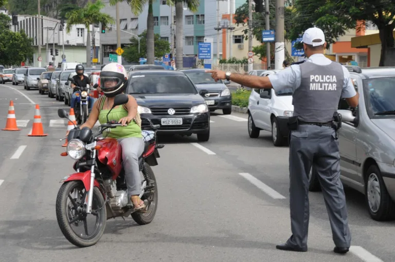 230 motoristas flagrados embriagados na GV ficarão um ano sem dirigir após a Copa