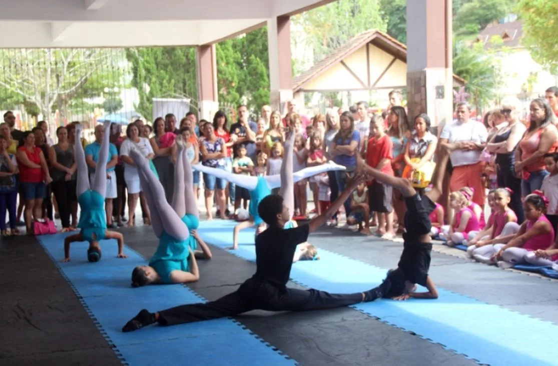 Aula de Educação Física on-line ganha participação de atleta da seleção brasileira de Ginástica Rítmica