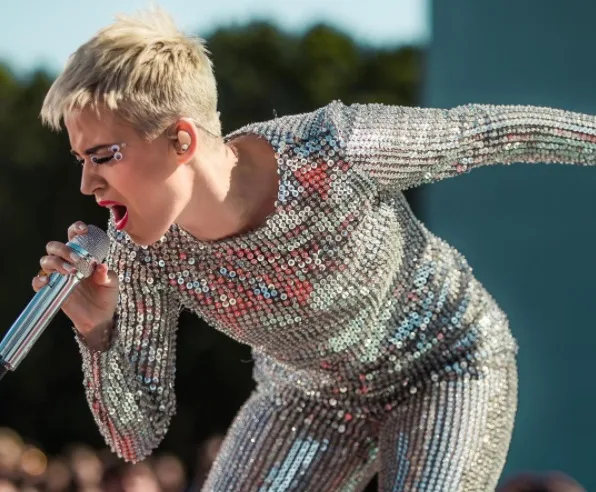 Katy Perry confirma turnê de Witness no Brasil