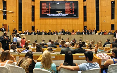 Deputados estaduais tomam posse na Assembleia Legislativa