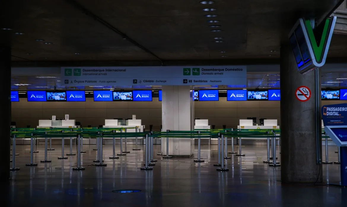 Aeroporto Internacional Juscelino Kubitschek, terceiro maior aeroporto do Brasil com pouca movimentação de passageiros