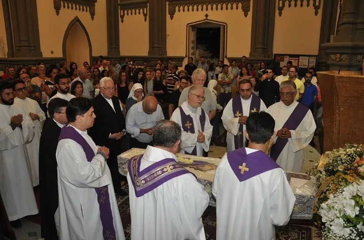 Corpo de Dom Silvestre é velado na Catedral Metropolitana de Vitória